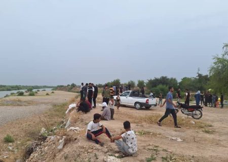 درد و رنج بازماندگان دز: آیا در خوزستان قایقی برای پیداکردن جسد فرزند ۱۹ ساله ما نیست؟