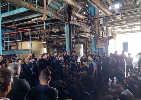 حضور فرماندار شوش در جمع کارگران معترض شرکت قند خاورمیانه/ حویزه: شورای اسلامی کار براساس ضرب‌الاجل مشخص‌شده تشکیل شود