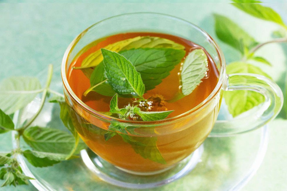 تأثیر دمنوش نعناع در کاهش گلودرد و بهبود تنفس